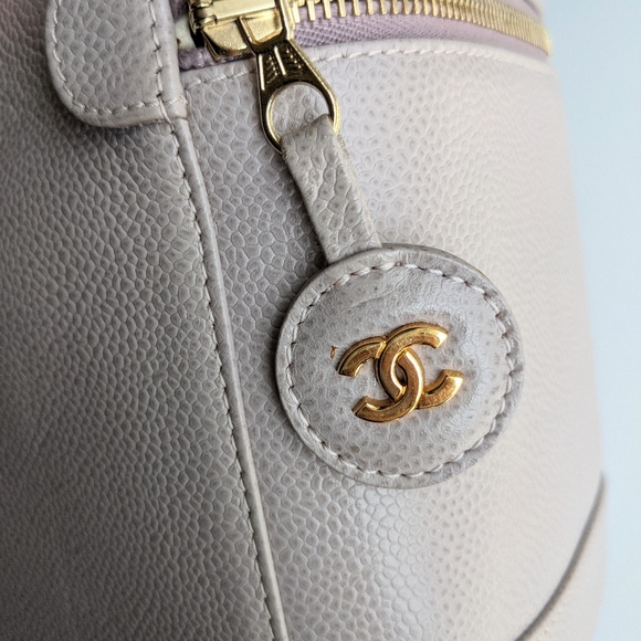 SOLD. Chanel Vintage Vanity Case - Picture 12 of 16